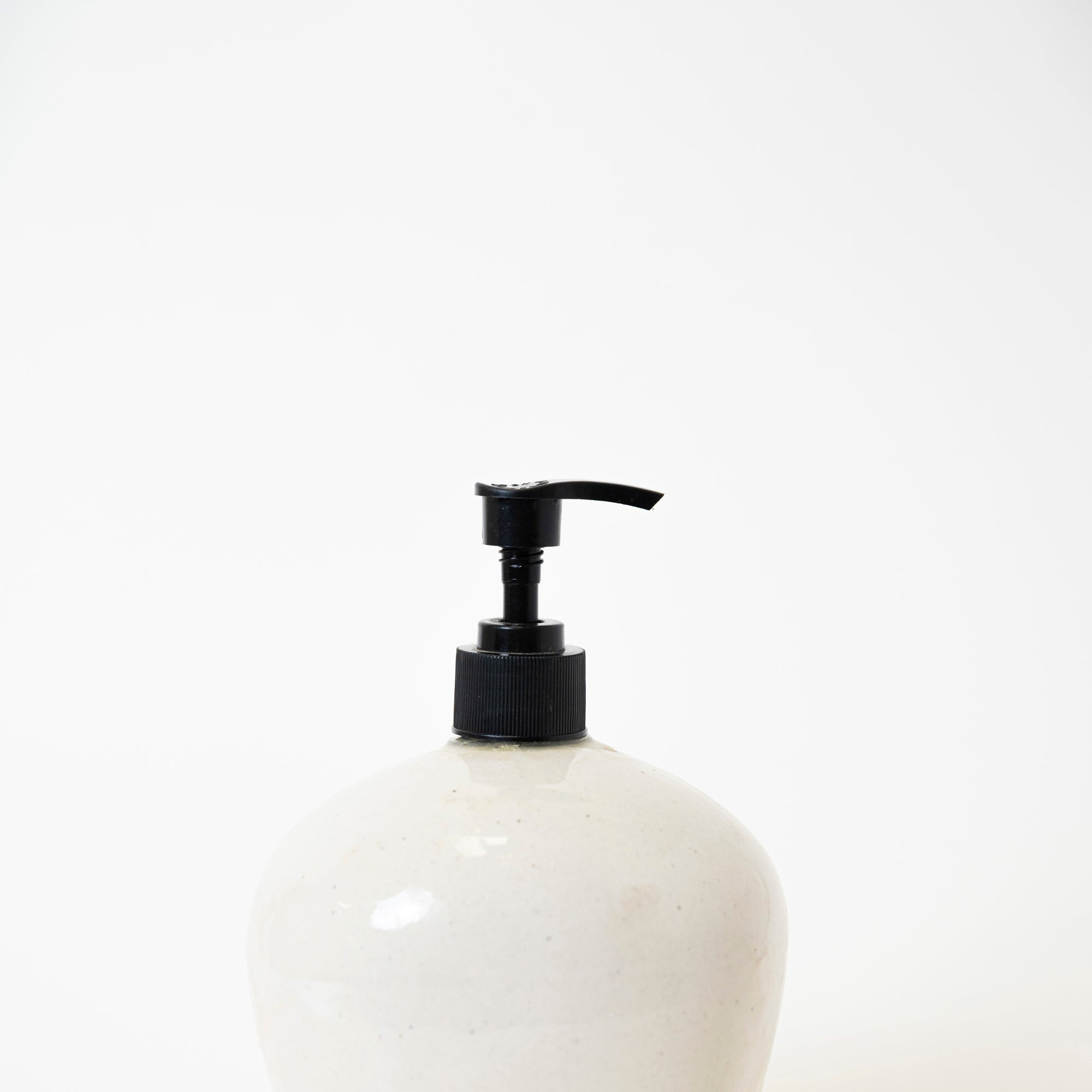 WHISPERING PEARL DISPENSER - View 2